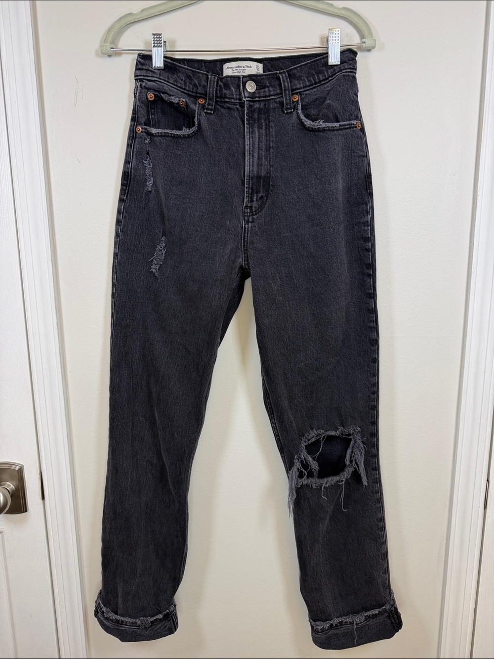 Abercrombie & Fitch ’90s Straight Ultra High Rise Distressed Black Jeans 27/4R